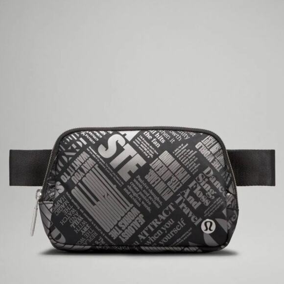 Lululemon Everywhere Belt Bag Manifesto Print Black 1L (Retired) Rare - Picture 1 of 7
